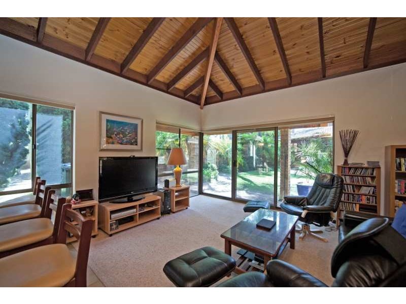 152 Moulden Avenue, Yokine WA 6060