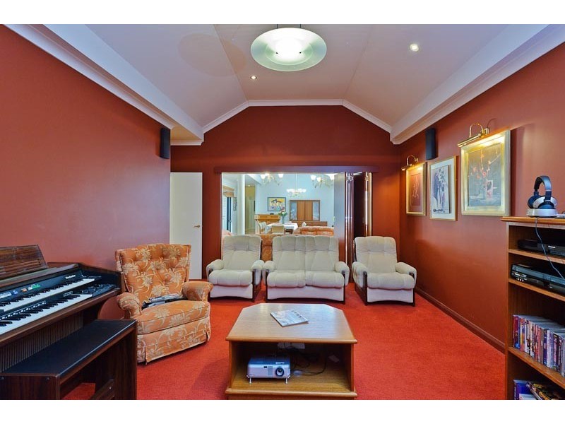 91 Holmfirth Street, Coolbinia WA 6050