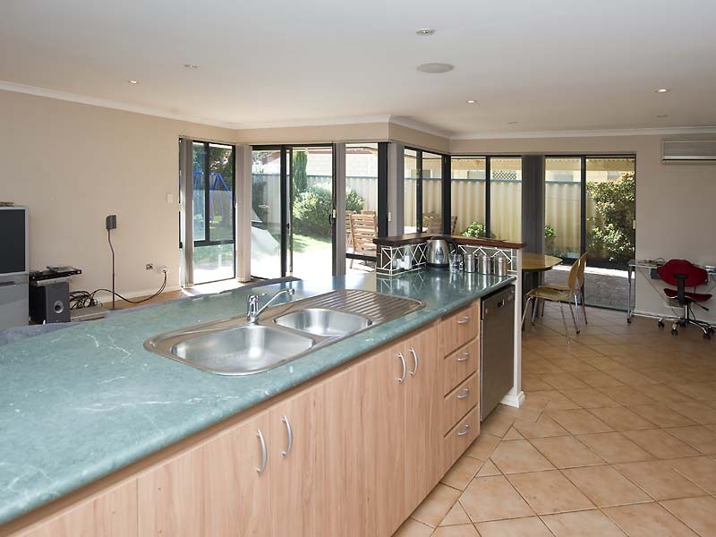 8 Rendition Place, Redcliffe WA 6104