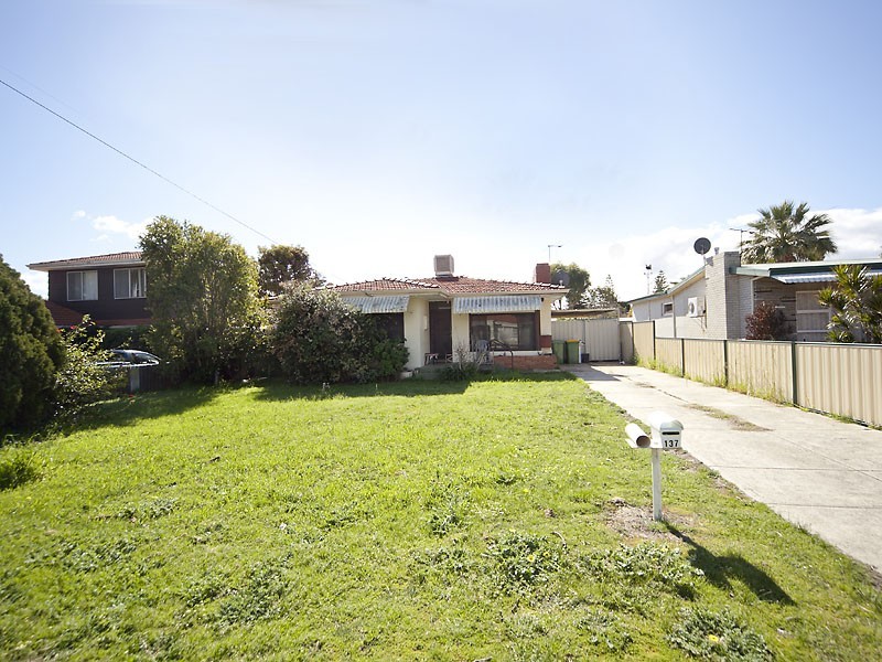 137 Arlunya Avenue, Cloverdale WA 6105