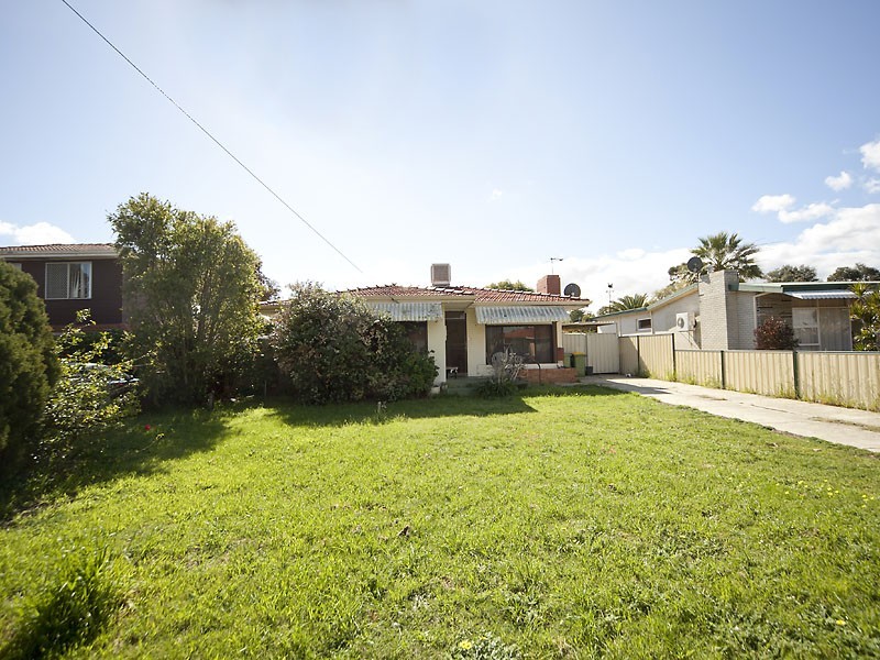 137 Arlunya Avenue, Cloverdale WA 6105