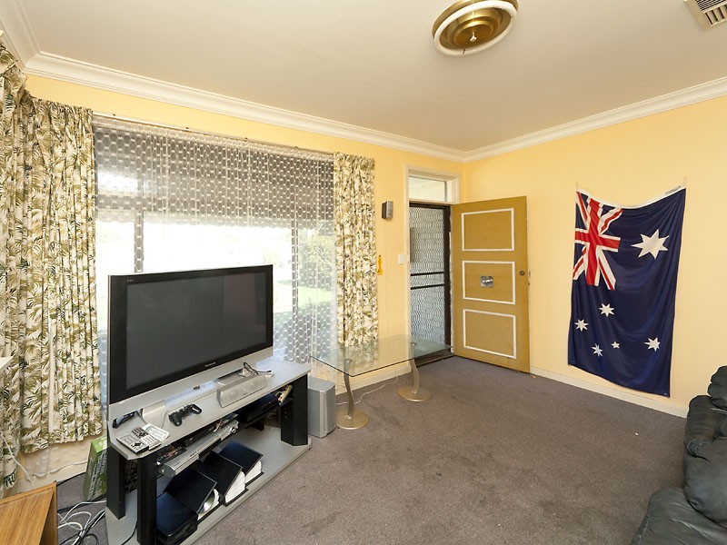 137 Arlunya Avenue, Cloverdale WA 6105