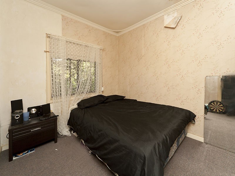 137 Arlunya Avenue, Cloverdale WA 6105