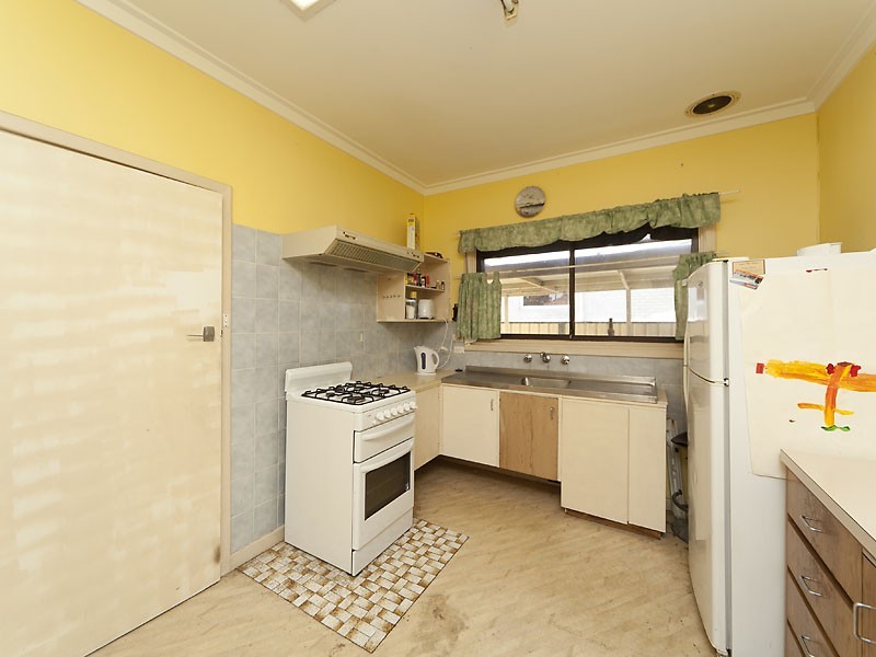 137 Arlunya Avenue, Cloverdale WA 6105