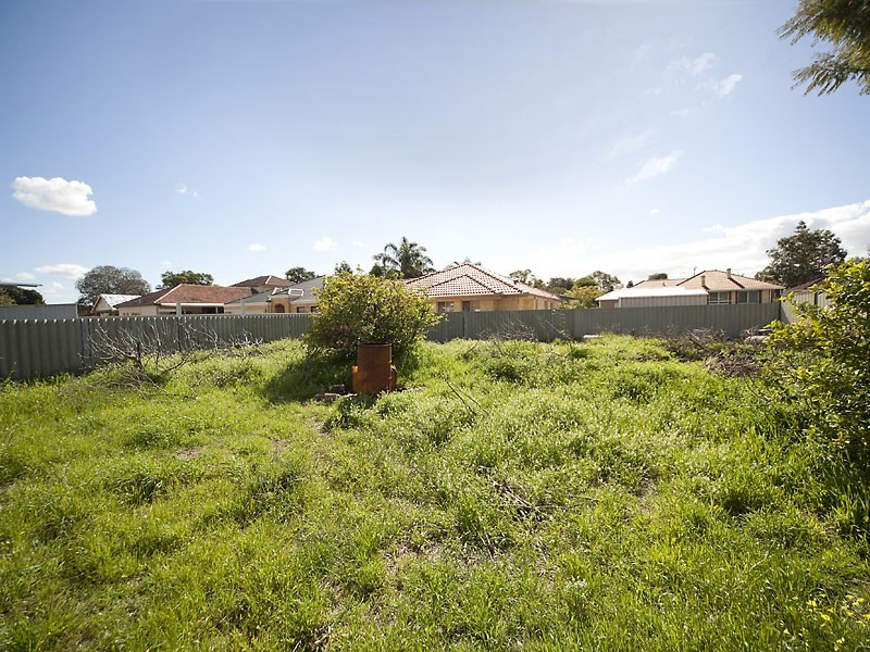 137 Arlunya Avenue, Cloverdale WA 6105