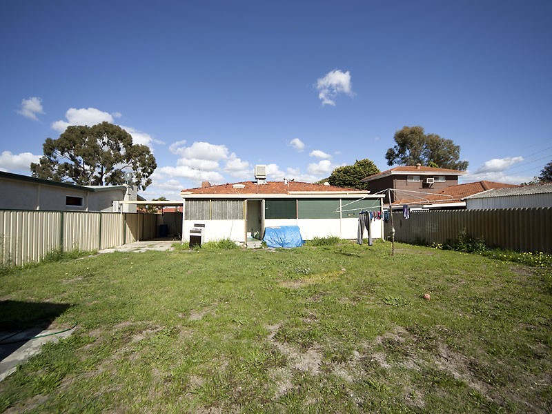 137 Arlunya Avenue, Cloverdale WA 6105