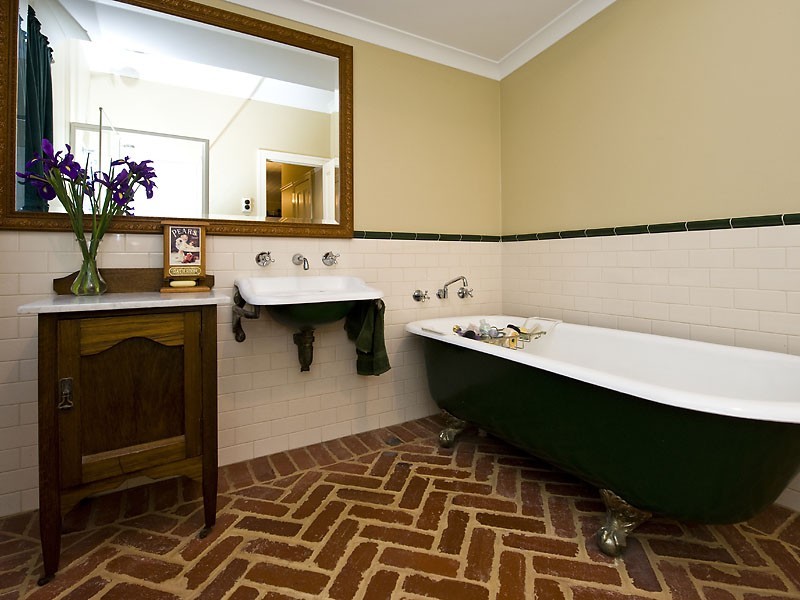 72 Tenth Avenue, Inglewood WA 6052