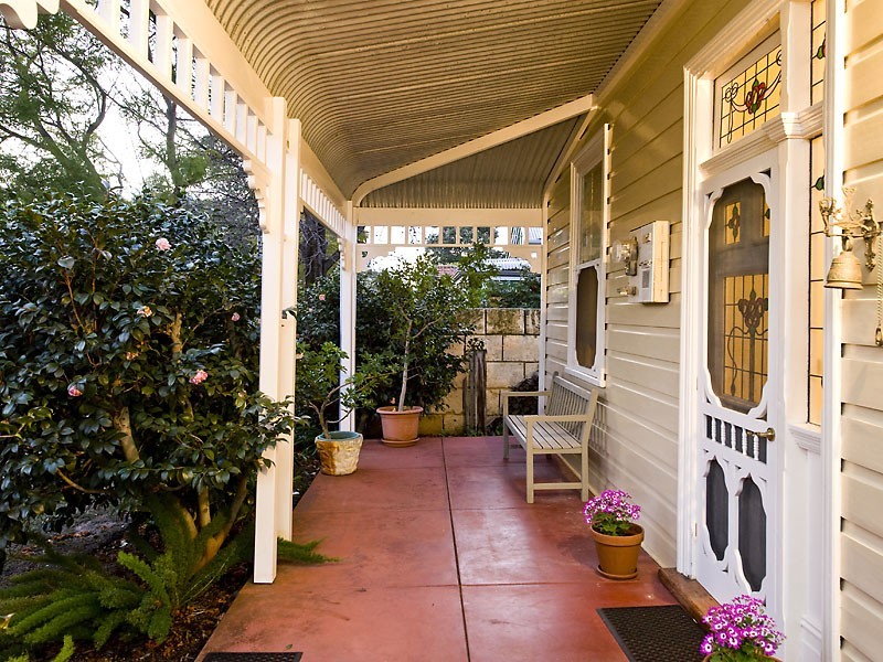 72 Tenth Avenue, Inglewood WA 6052