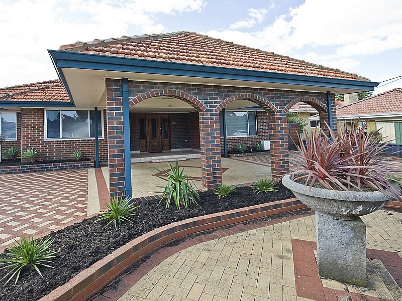 271 Fisher Street, Cloverdale WA 6105