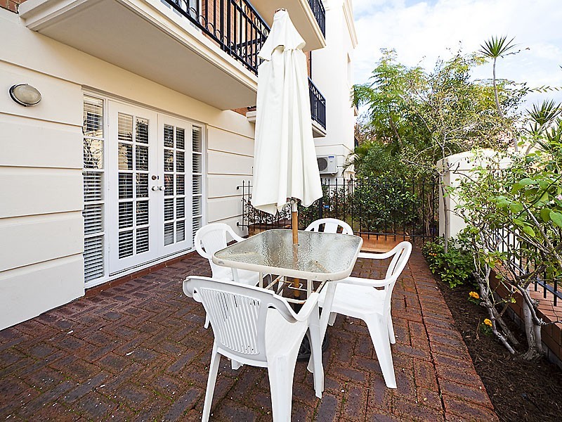 8/19 Little Shenton Lane, Northbridge WA 6003