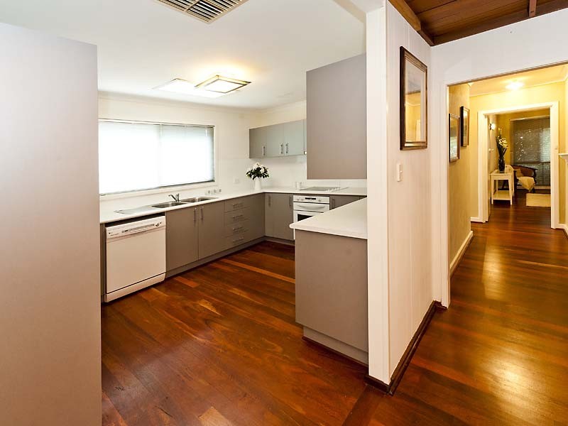 6 Lowes Street, Cloverdale WA 6105