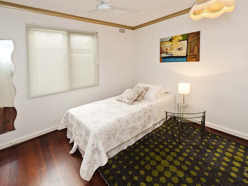 6 Lowes Street, Cloverdale WA 6105