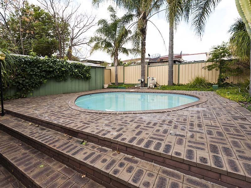6 Lowes Street, Cloverdale WA 6105