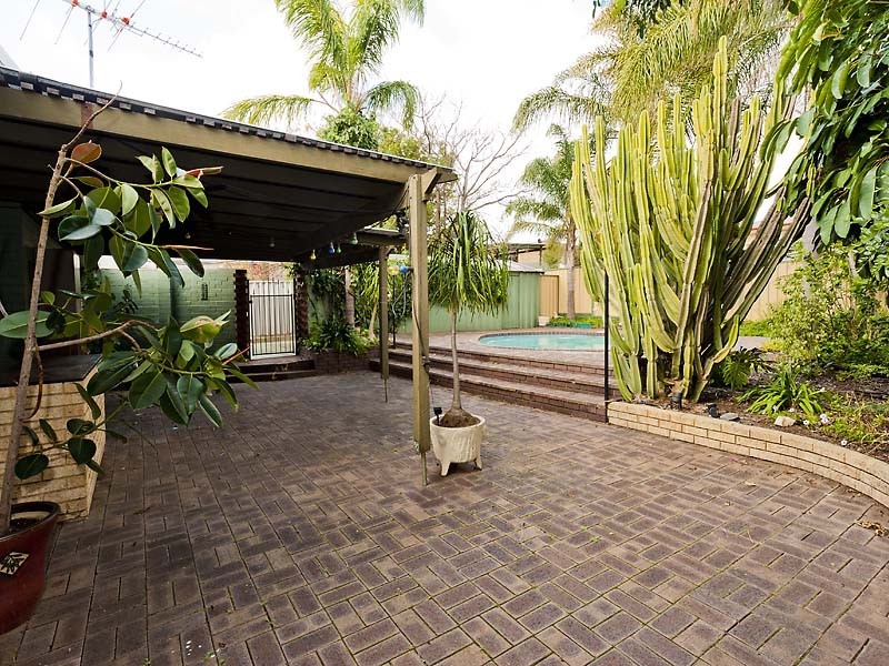 6 Lowes Street, Cloverdale WA 6105