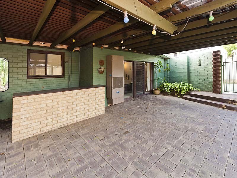 6 Lowes Street, Cloverdale WA 6105