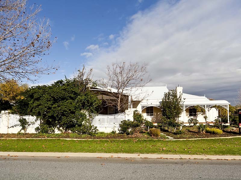 86 Lakeside Drive, Helena Valley WA 6056