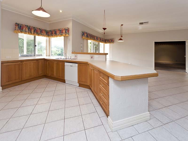 86 Lakeside Drive, Helena Valley WA 6056