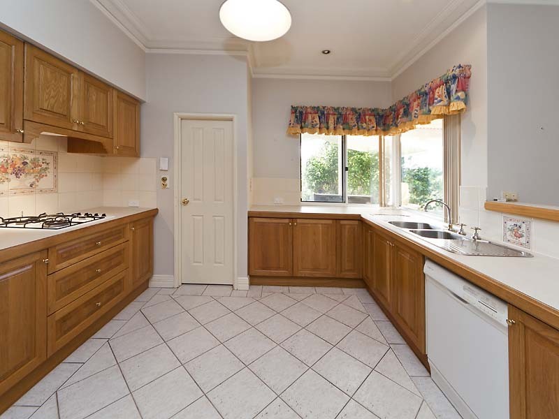 86 Lakeside Drive, Helena Valley WA 6056