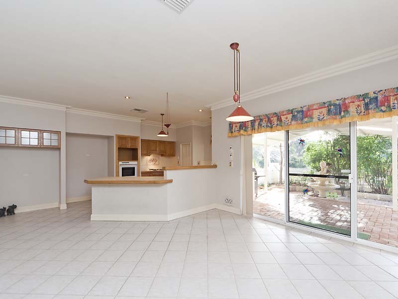 86 Lakeside Drive, Helena Valley WA 6056