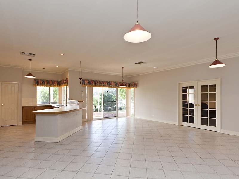 86 Lakeside Drive, Helena Valley WA 6056