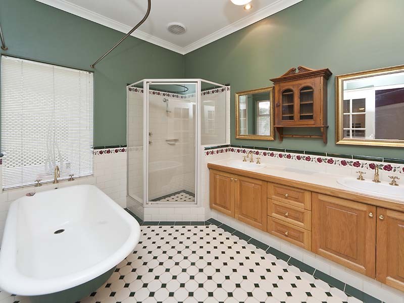 86 Lakeside Drive, Helena Valley WA 6056