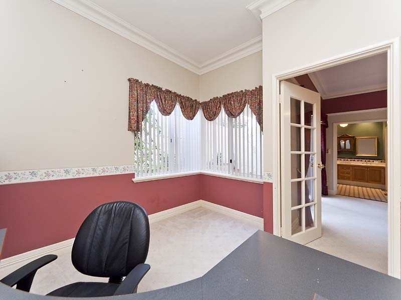 86 Lakeside Drive, Helena Valley WA 6056