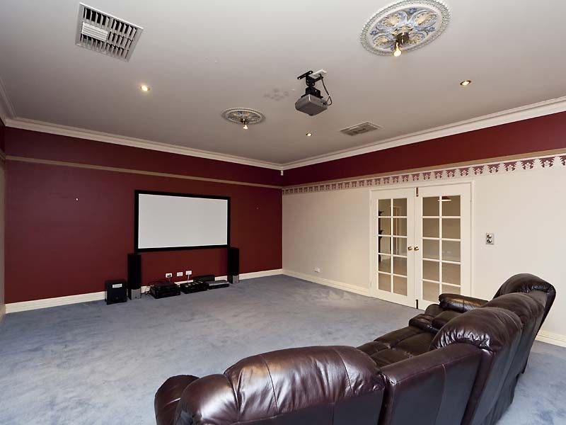 86 Lakeside Drive, Helena Valley WA 6056