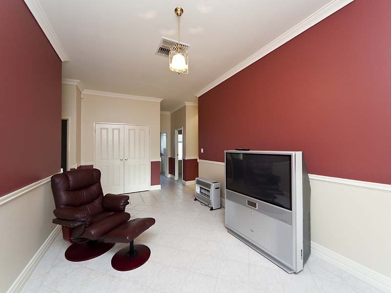 86 Lakeside Drive, Helena Valley WA 6056