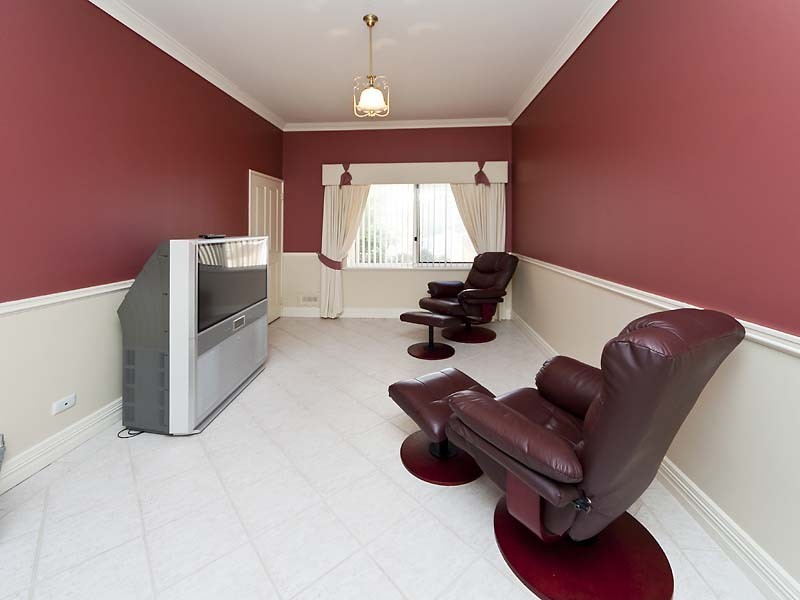 86 Lakeside Drive, Helena Valley WA 6056