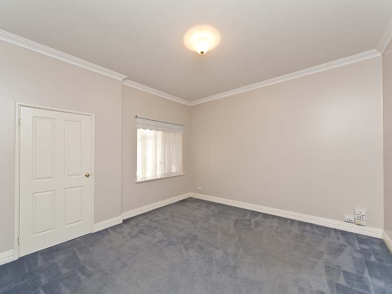 86 Lakeside Drive, Helena Valley WA 6056