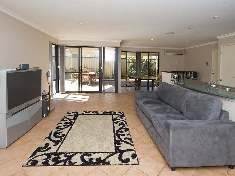 8 Rendition Place, Redcliffe WA 6104