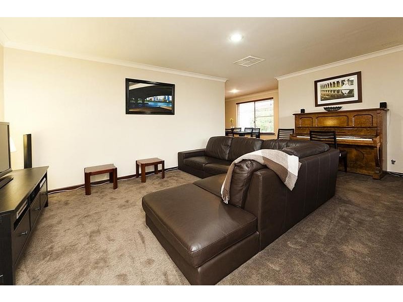 31 Regal Drive, Thornlie WA 6108