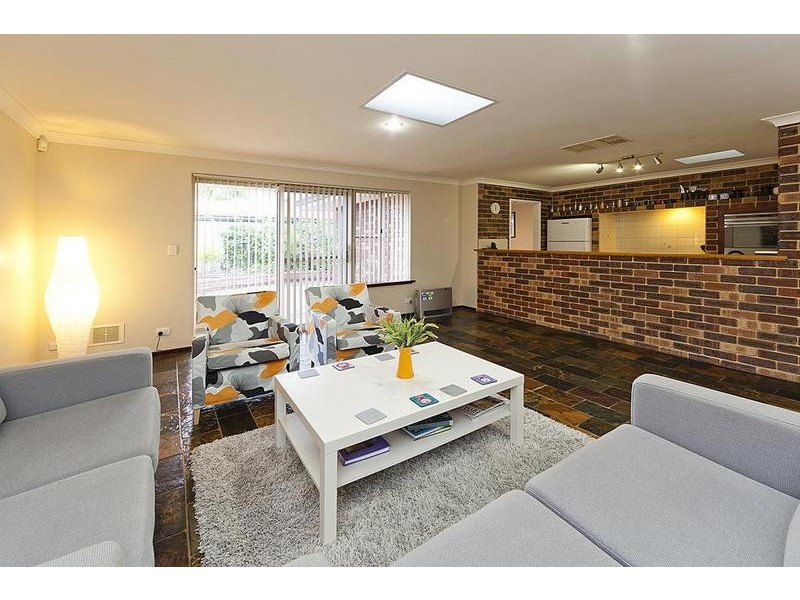 31 Regal Drive, Thornlie WA 6108