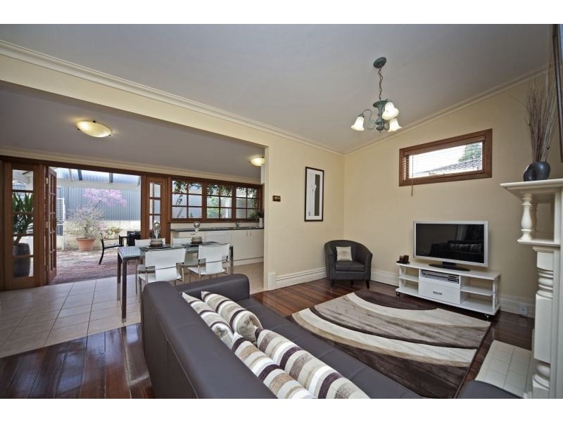 102 Railway Parade, Bayswater WA 6053