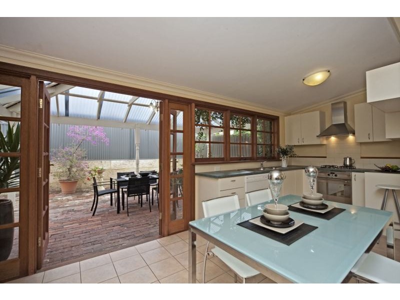 102 Railway Parade, Bayswater WA 6053