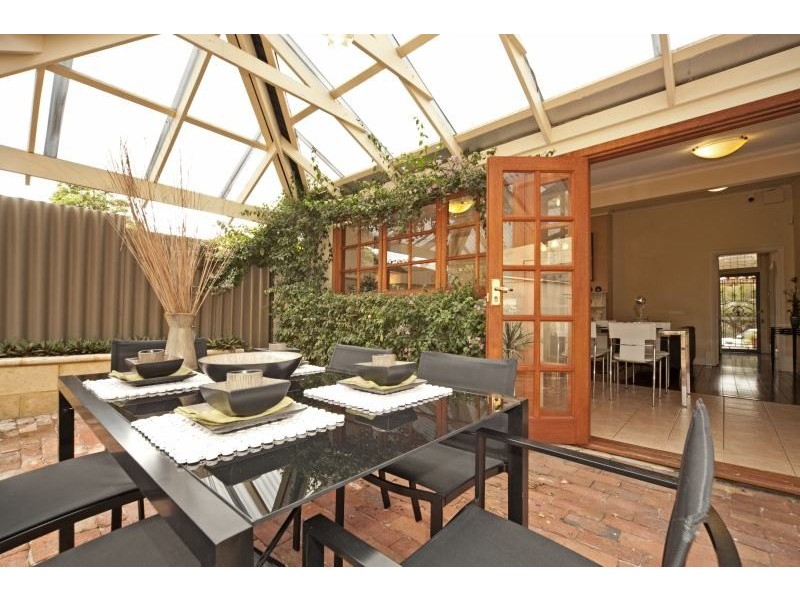 102 Railway Parade, Bayswater WA 6053