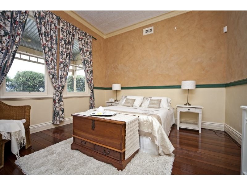 102 Railway Parade, Bayswater WA 6053