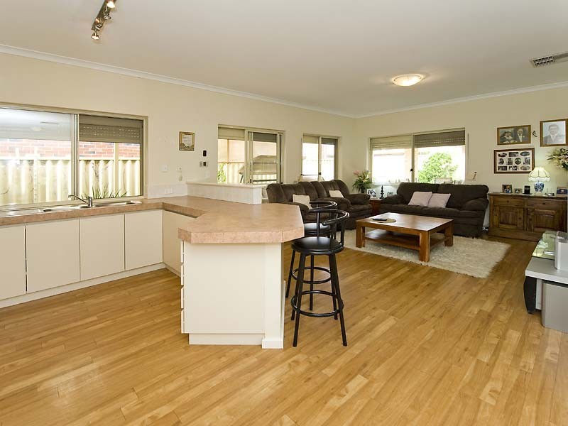 6 Firby Street, Cloverdale WA 6105