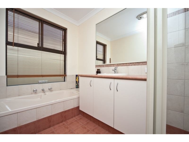 8 Digwood Close, Bayswater WA 6053