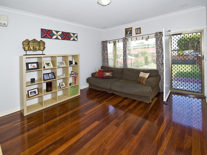 5 Gilroy Street, Cloverdale WA 6105
