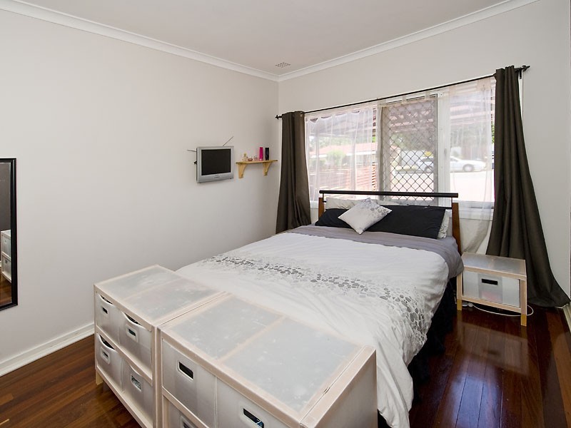 5 Gilroy Street, Cloverdale WA 6105