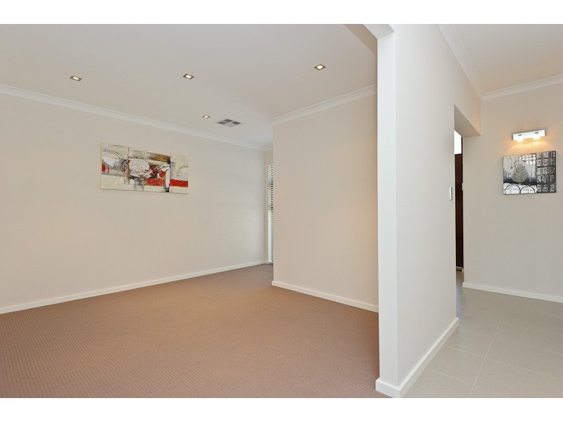 92 Wellington Road, Dianella WA 6059