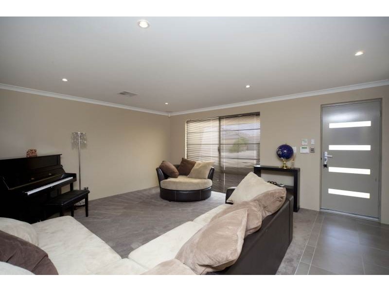 18 Rosemary Avenue, Darch WA 6065