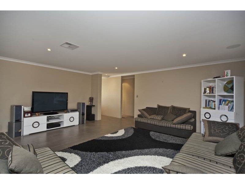 18 Rosemary Avenue, Darch WA 6065