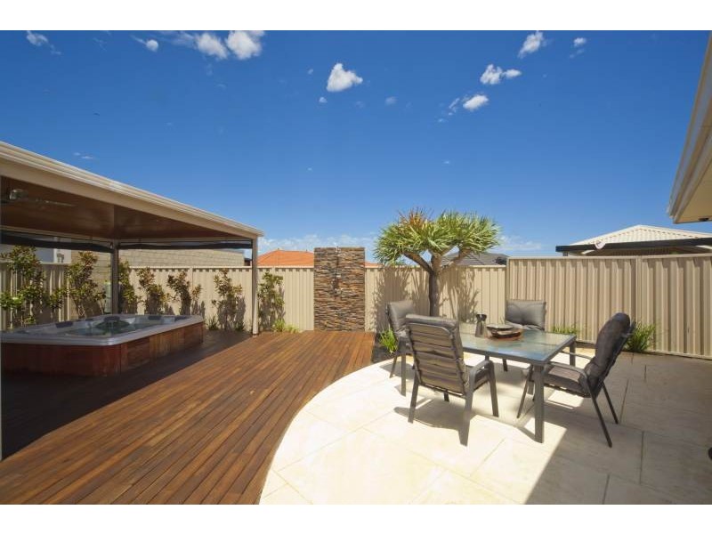 18 Rosemary Avenue, Darch WA 6065