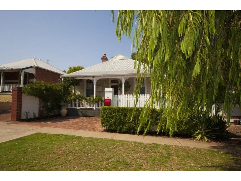 102 Ninth Avenue, Maylands WA 6051