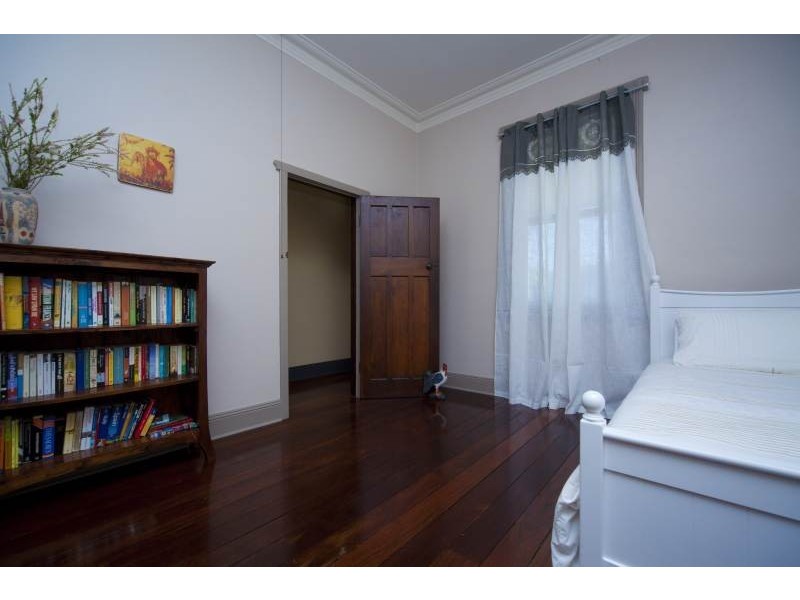 102 Ninth Avenue, Maylands WA 6051