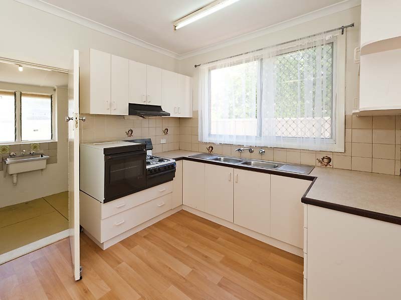 15 Bowkett Street, Redcliffe WA 6104