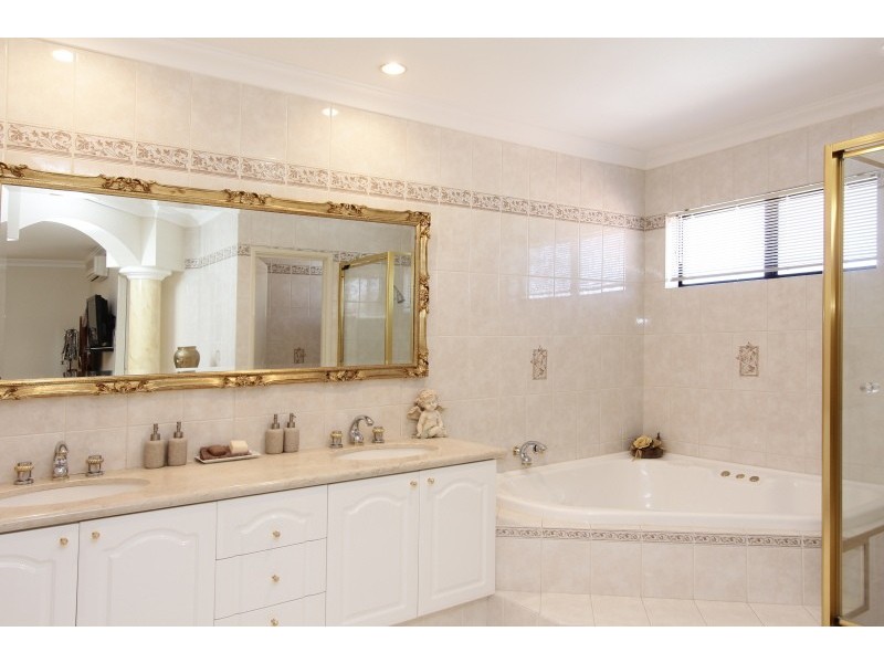 45 Meadowbrook Blvd, Dianella WA 6059