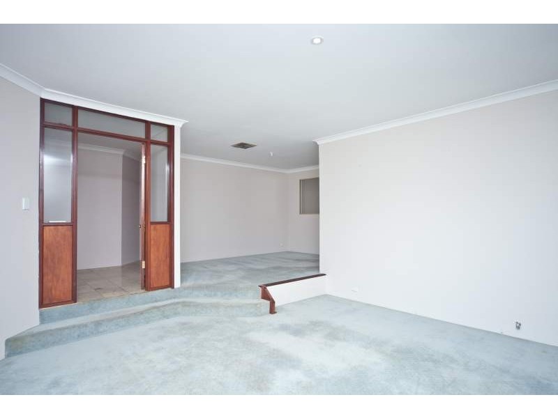 1 Woodspring Grove, Ballajura WA 6066